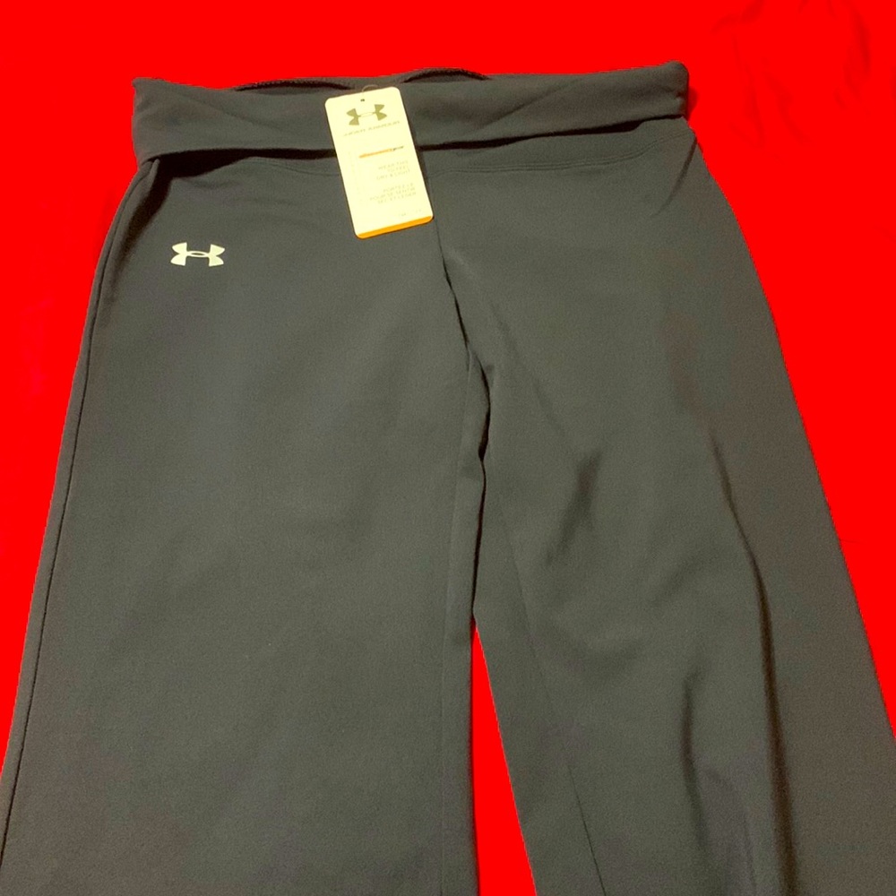 Under Armour   NWT Form fitted performance work out/yoga pant (a)